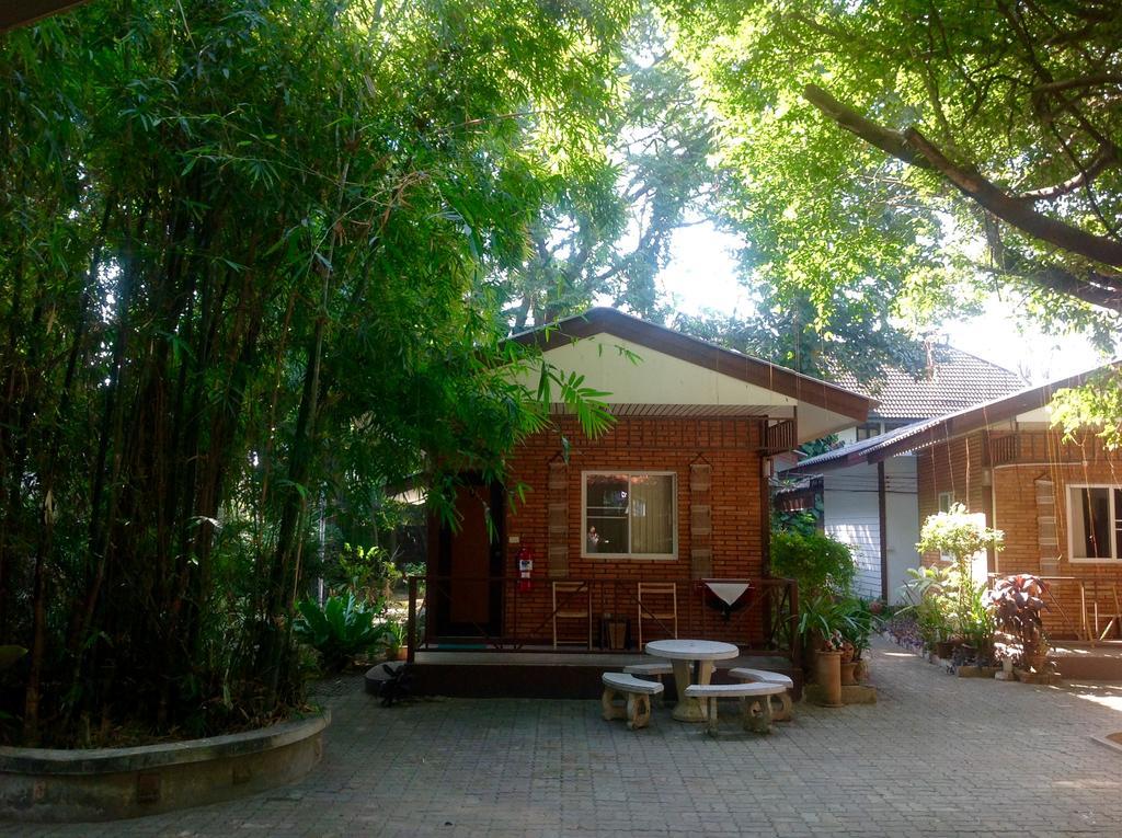 The Pub Guesthouse Чиангмай Экстерьер фото