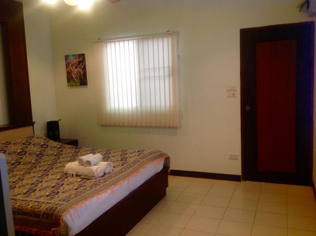 The Pub Guesthouse Чиангмай Экстерьер фото
